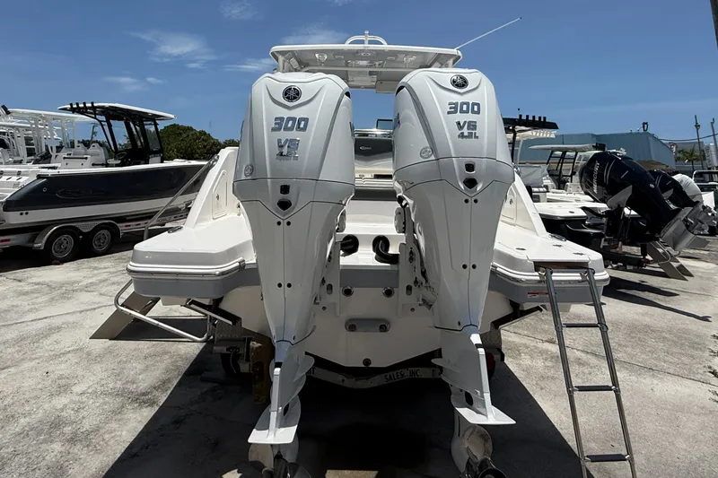 317-125 Yacht Photos Pics 2024 Robalo R317 Dual Console with twin 300 V6 outboard engines, docked outdoors.