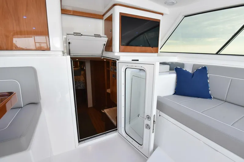 La Chingona Yacht Photos Pics 