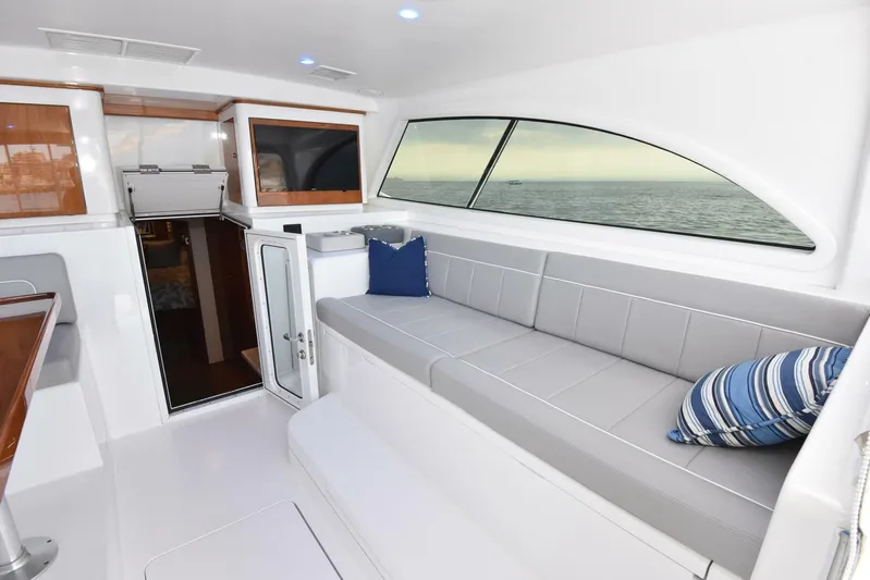 La Chingona Yacht Photos Pics 