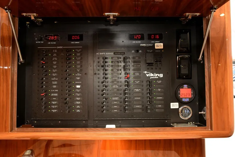 La Chingona Yacht Photos Pics 