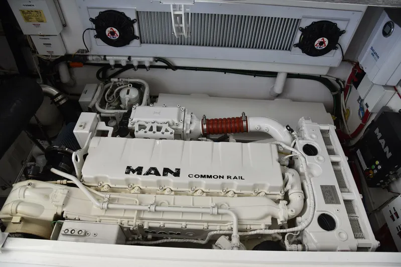 La Chingona Yacht Photos Pics 