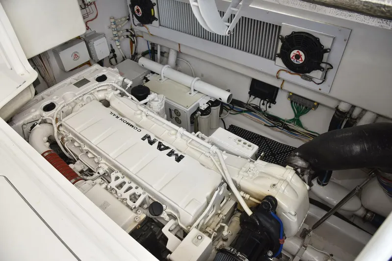 La Chingona Yacht Photos Pics 