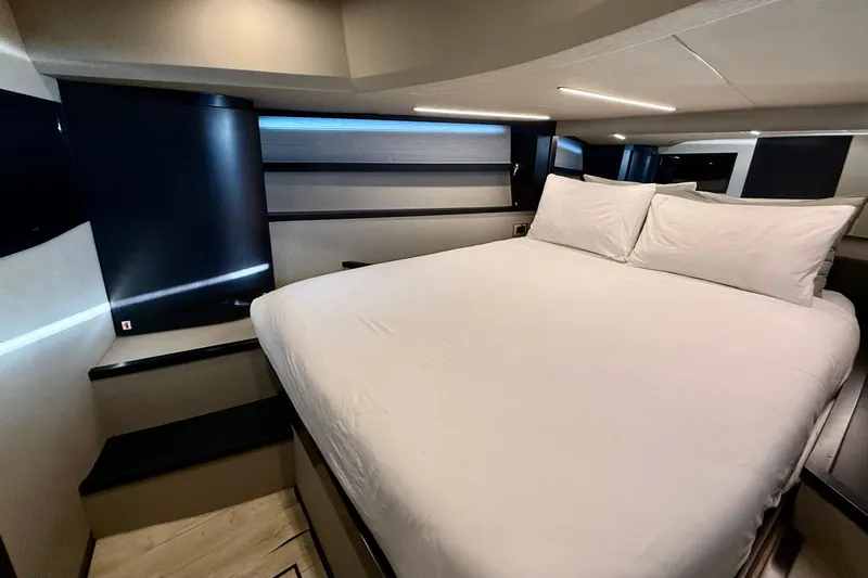 Sanny Yacht Photos Pics 