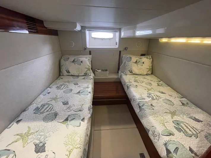 Ohana Yacht Photos Pics Twin beds in a 2013 Sealine S450 yacht cabin with nautical-themed bedding.