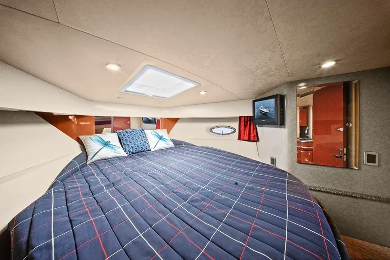 Pura Vida Yacht Photos Pics Interior of 2008 Formula 40 Performance Cruiser with cozy bed and modern amenities.