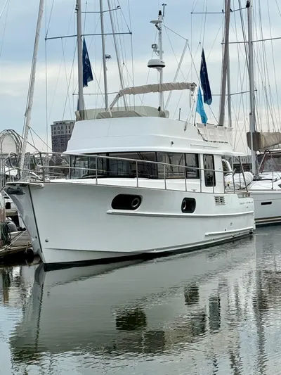 Wishbone V Yacht Photos Pics 