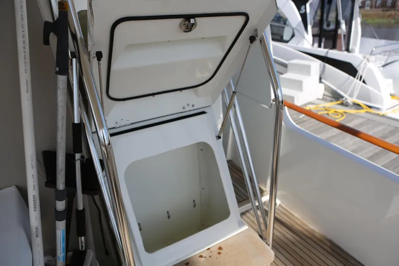 Wishbone V Yacht Photos Pics 