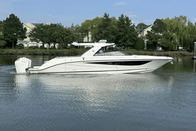 Sea Ray SLX 400 Outboard