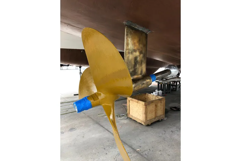 Somni Yacht Photos Pics Propeller of 2014 Lagoon 560 S2 yacht, undergoing maintenance in a shipyard.