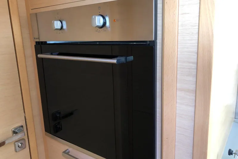 Somni Yacht Photos Pics Built-in oven on Lagoon 560 S2 yacht, 2014 model, with stainless steel finish.