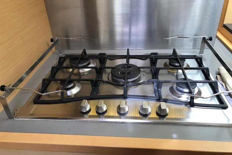 Somni Yacht Photos Pics Stainless steel gas stove with four burners on a Lagoon 560 S2 yacht, 2014 model.
