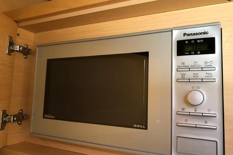 Somni Yacht Photos Pics Panasonic microwave with grill function in Lagoon 560 S2 yacht kitchen, 2014 model.
