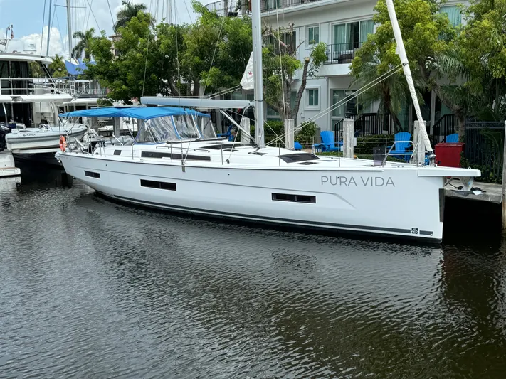 Pura Vida Yacht Photos Pics 