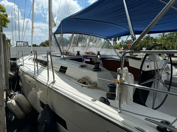 Pura Vida Yacht Photos Pics 