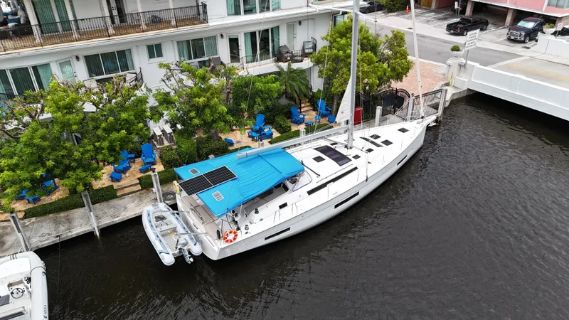 Pura Vida Yacht Photos Pics 