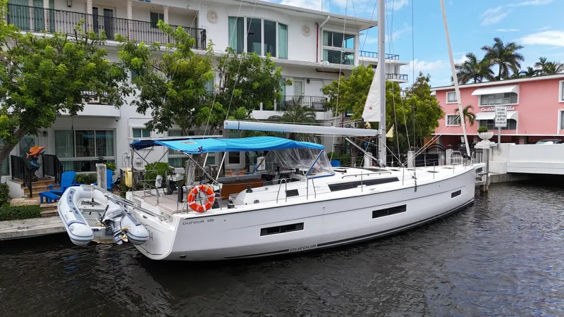 Pura Vida Yacht Photos Pics 