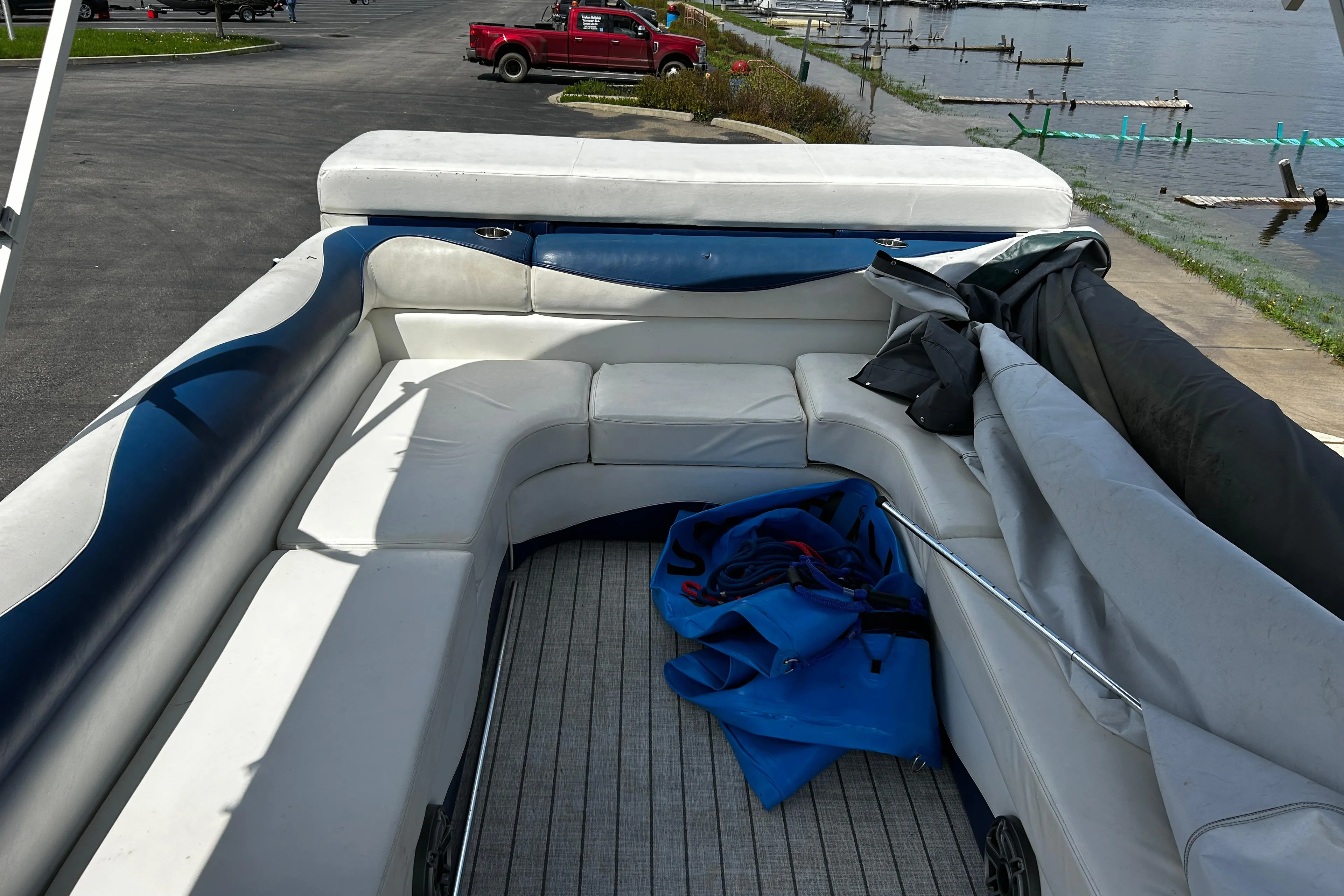 2005 Evolution 26 boat with spacious seating, docked by a scenic lakeside.
