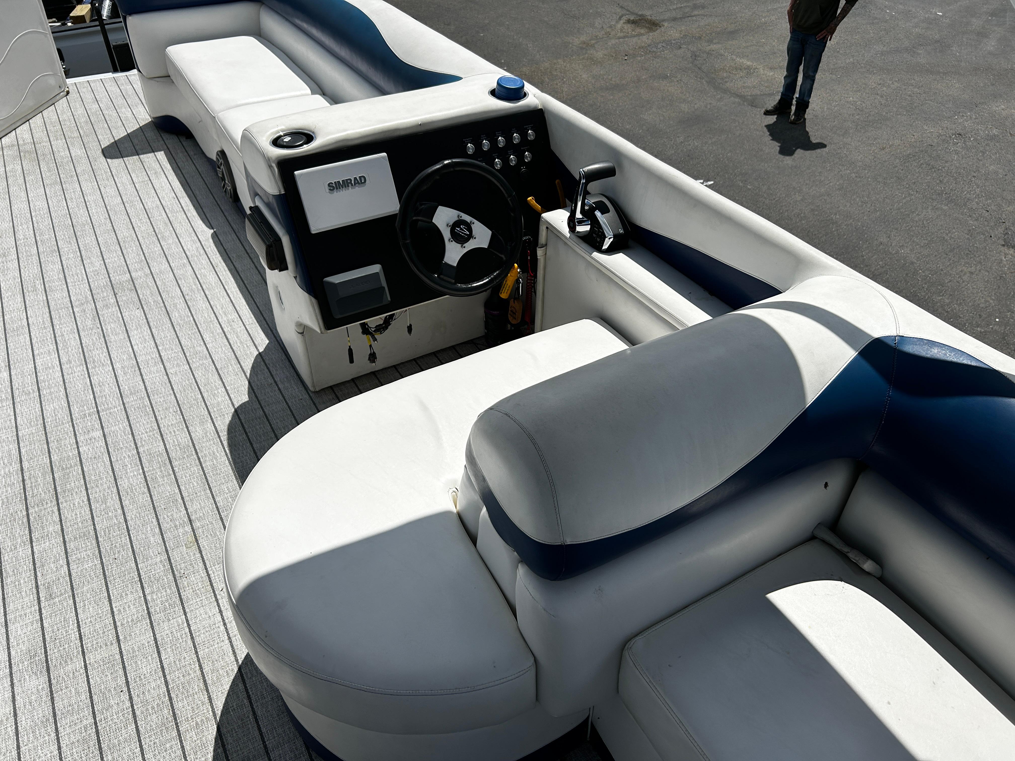 2005 Evolution 26 boat interior with steering console and seating.