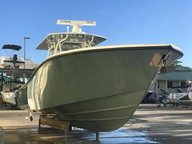 Yacht Photos Pics 2019 Yellowfin 34 Offshore boat on display, featuring Garmin radar, in a marina setting.