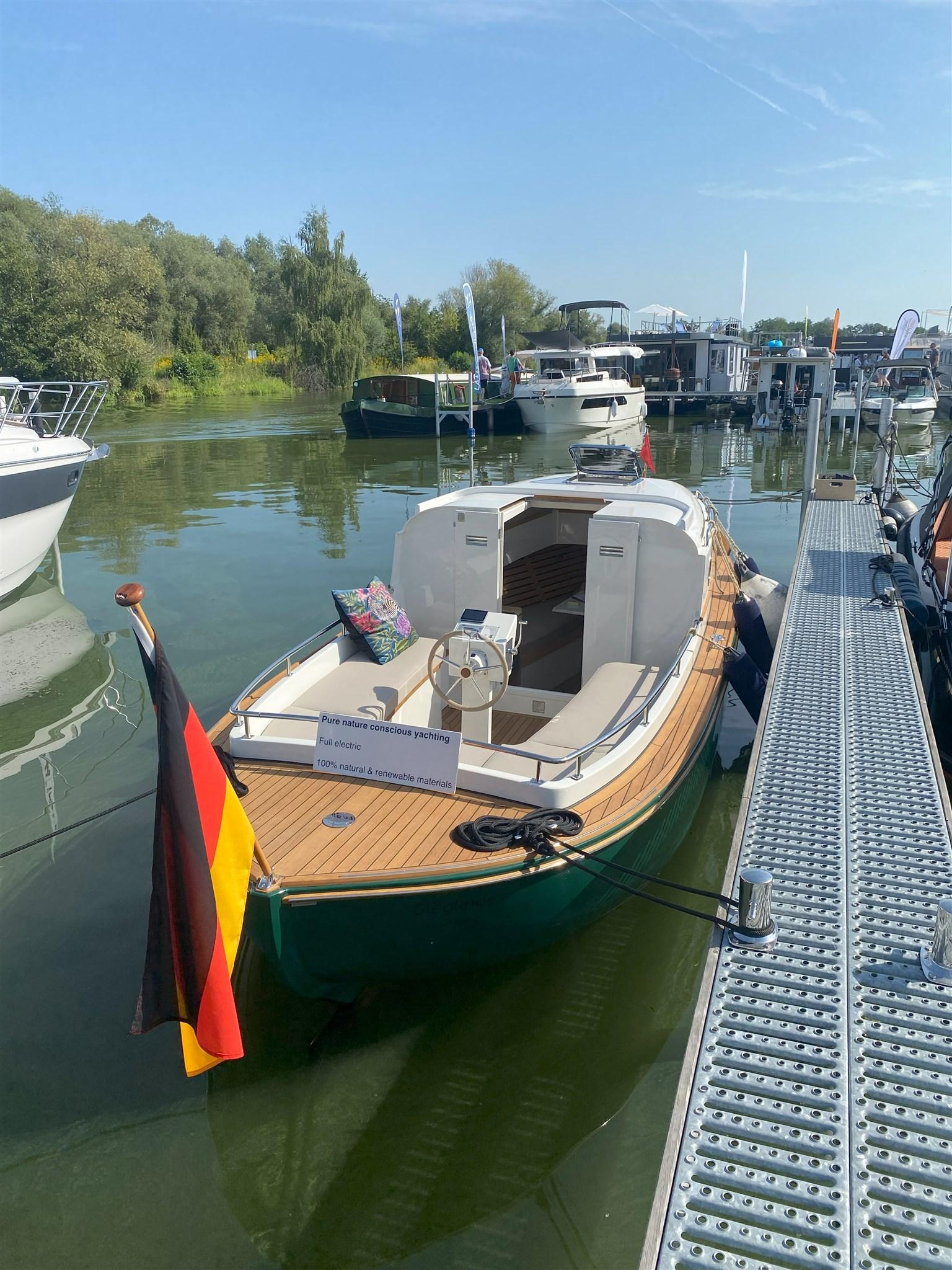 yachtwerft hamburg gmbh schenefeld