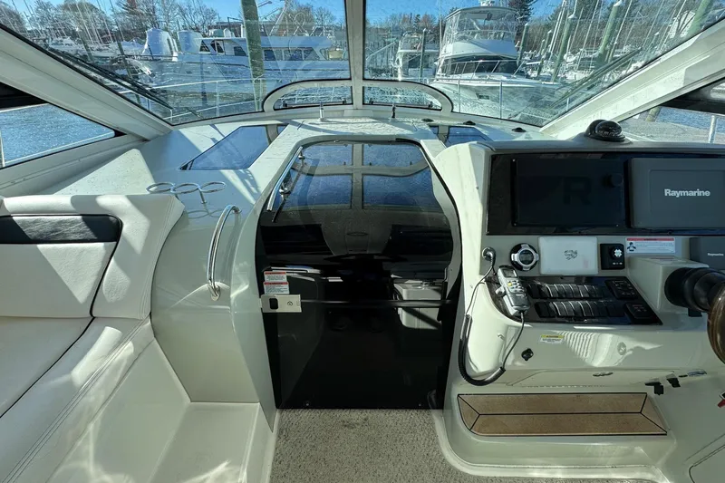 Land Escape Yacht Photos Pics Interior cockpit of 2010 Sea Ray 470 Sundancer yacht with navigation controls.