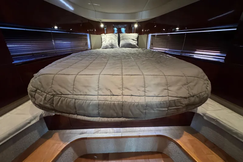 Land Escape Yacht Photos Pics Luxurious bedroom interior of 2010 Sea Ray 470 Sundancer yacht with cozy bedding.
