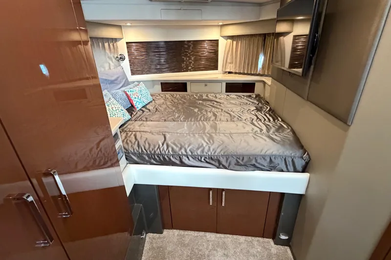 Mj Yacht Photos Pics Luxurious 2019 Carver C34 yacht bedroom with modern decor and comfortable bedding.