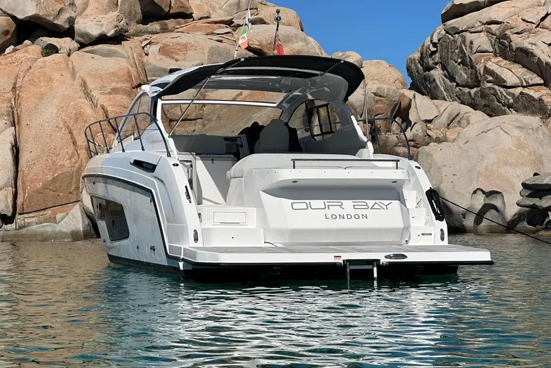 Our Bay Yacht Photos Pics Azimut 45 Atlantis aft view