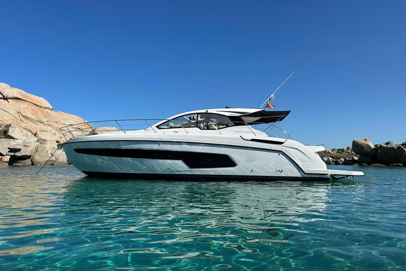 Our Bay Yacht Photos Pics Azimut 45 Atlantis profile