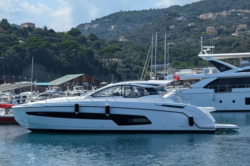 Our Bay Yacht Photos Pics Azimut 45 Atlantis profile