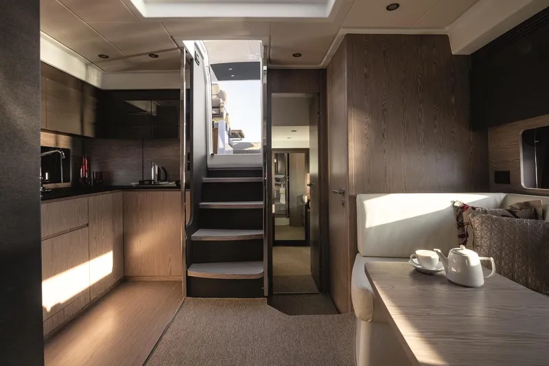 Our Bay Yacht Photos Pics Azimut 45 Atlantis salon