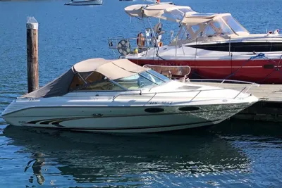 Sea Ray 230 Signature - Cuddy Cabin