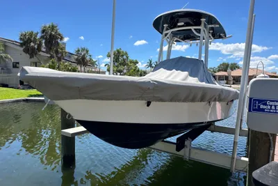 2019 Sportsman Masters 227 Bay Boat
