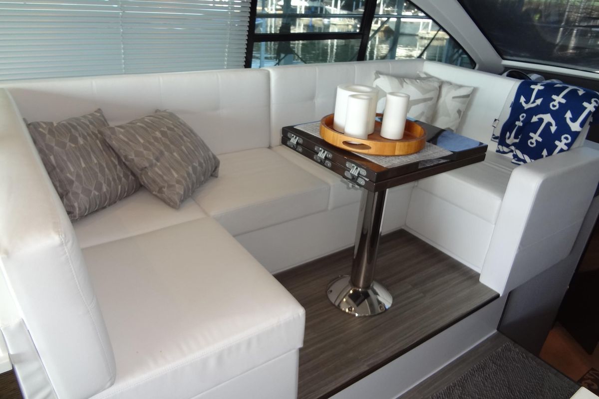 2021 Cruisers Yachts 49 