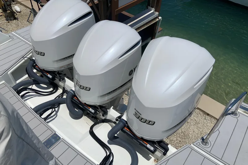  Yacht Photos Pics Triple Yamaha outboard engines on a 2021 Jeanneau Leader 12.5 WA boat.
