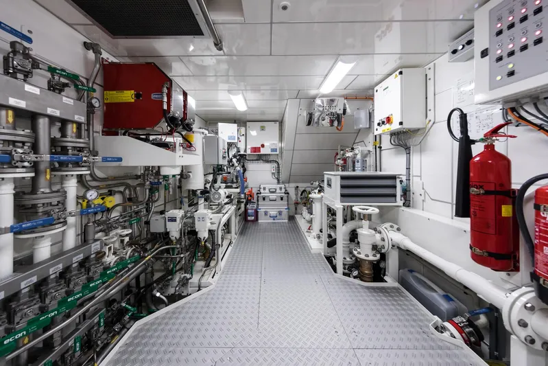 Ngoni Yacht Photos Pics Engine room of Royal Huisman Dubois Mega Sloop 2017.