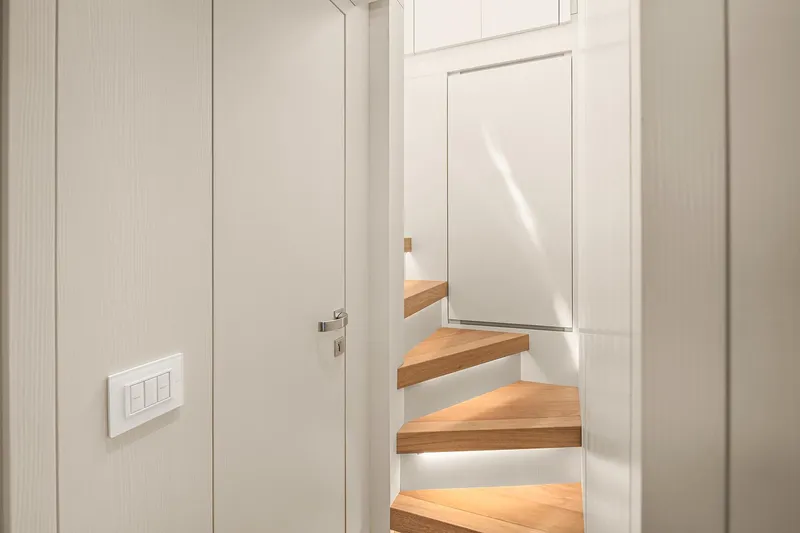 Essenza Yacht Photos Pics Stairs