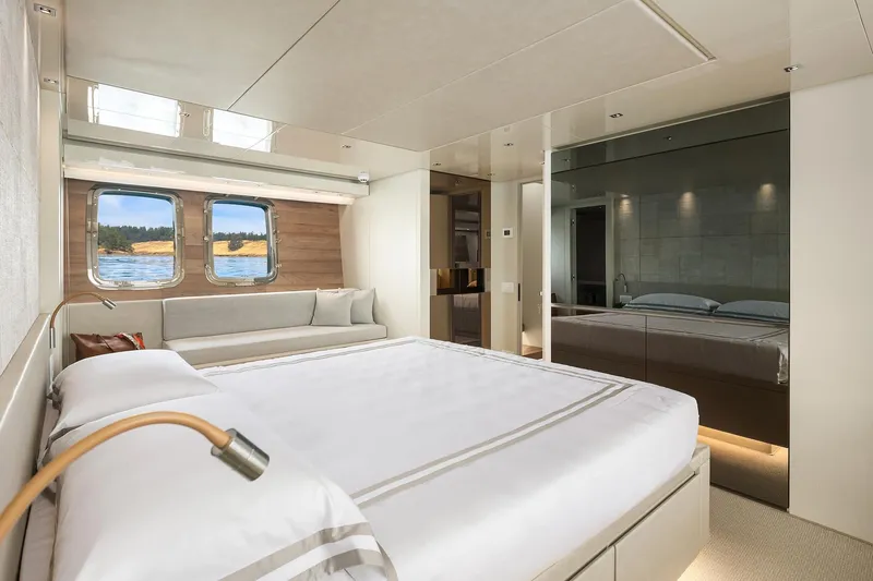 Essenza Yacht Photos Pics Master Stateroom