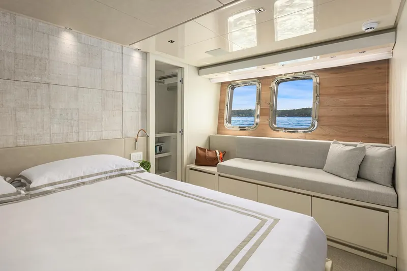 Essenza Yacht Photos Pics Master Stateroom