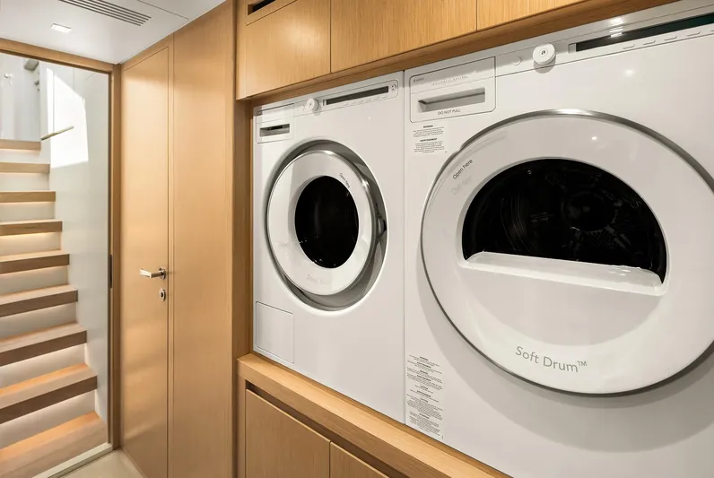 Essenza Yacht Photos Pics Washer and Dryer