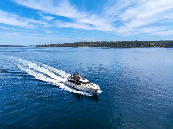 Essenza Yacht Photos Pics Running