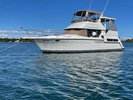 1995 Carver 355 Aft Cabin