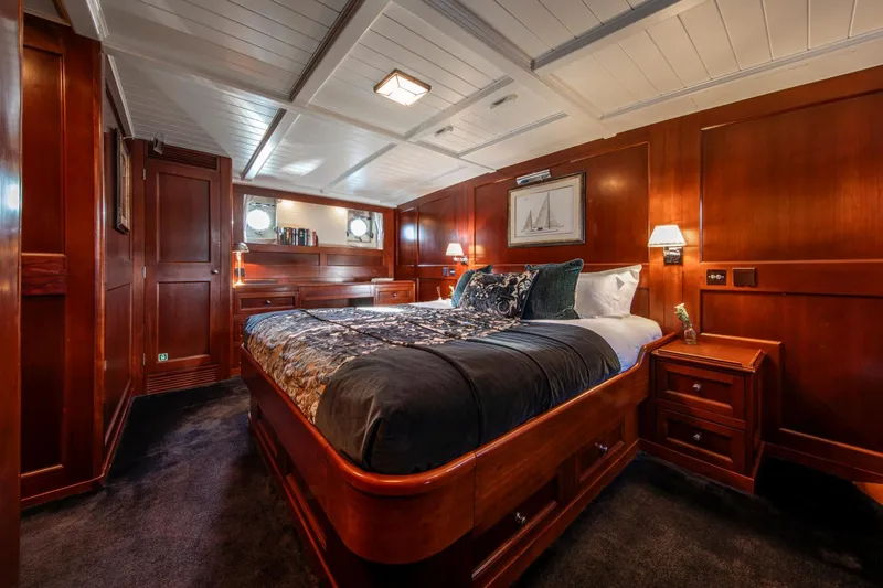 Iduna Yacht Photos Pics 