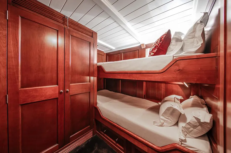 Iduna Yacht Photos Pics 