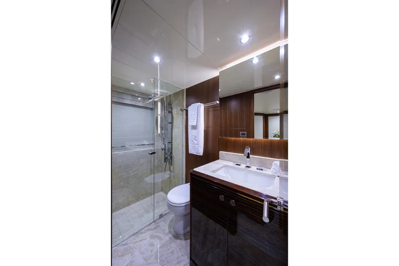 Zephyr Yacht Photos Pics Ocean Alexander 100 ZEPHYR -Interior - Guest Stateroom Starboard Ensuite Head