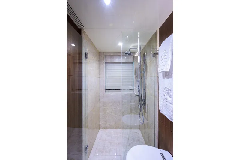 Zephyr Yacht Photos Pics Ocean Alexander 100 ZEPHYR -Interior - Guest Stateroom Starboard Ensuite Head