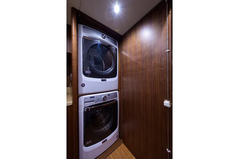 Zephyr Yacht Photos Pics Ocean Alexander 100 ZEPHYR -Interior -Crew Quarters