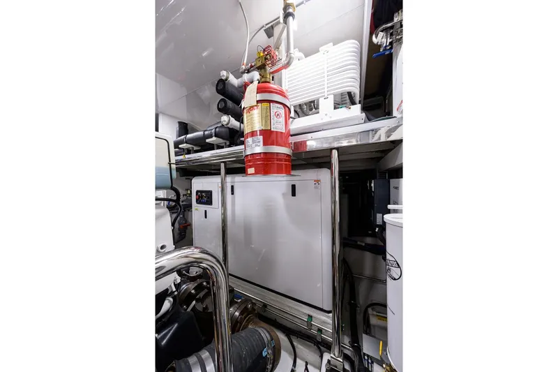 Zephyr Yacht Photos Pics Ocean Alexander 100 ZEPHYR -Interior -Engine Room