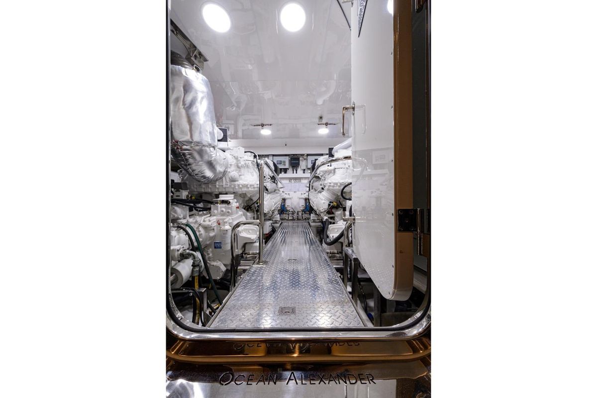 2019 Ocean Alexander 100 