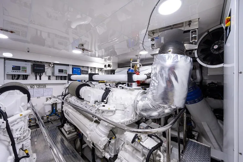 Zephyr Yacht Photos Pics Ocean Alexander 100 ZEPHYR -Interior -Engine Room